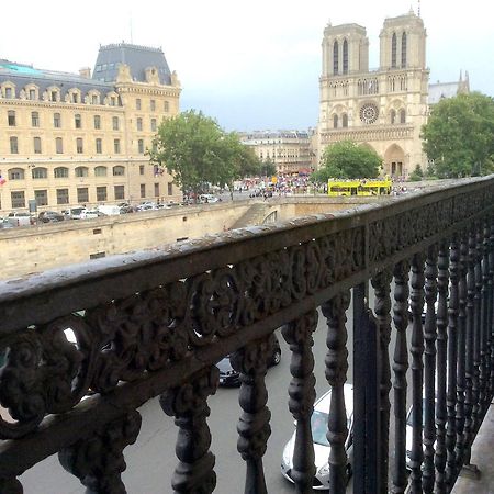 Two Bedroom Luxury Apartment - Balcony With View Of Notre Dame Parigi Esterno foto