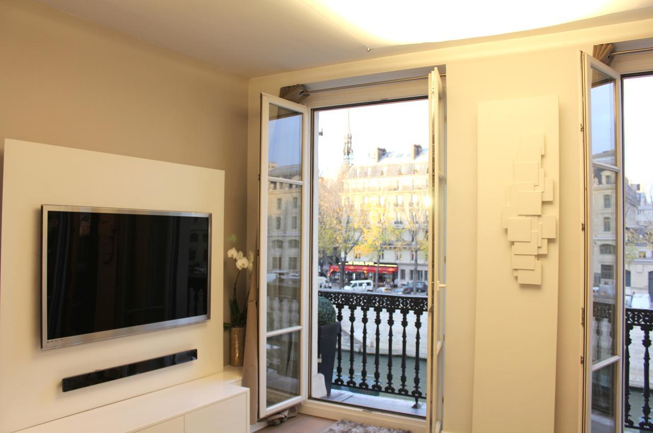 Two Bedroom Luxury Apartment - Balcony With View Of Notre Dame Parigi Esterno foto