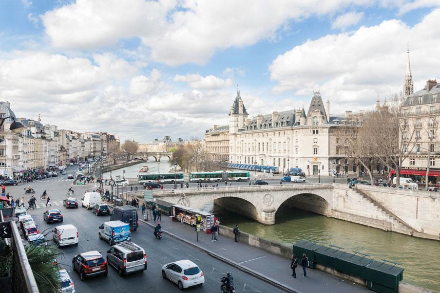Two Bedroom Luxury Apartment - Balcony With View Of Notre Dame Parigi Esterno foto