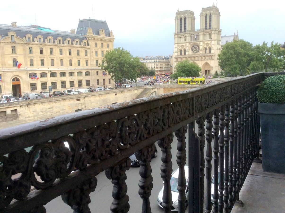 Two Bedroom Luxury Apartment - Balcony With View Of Notre Dame Parigi Esterno foto