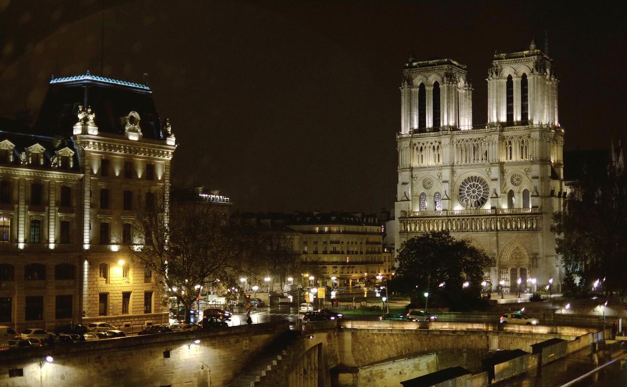 Two Bedroom Luxury Apartment - Balcony With View Of Notre Dame Parigi Esterno foto