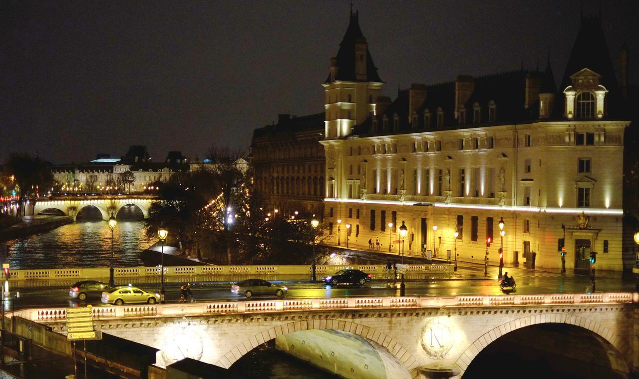 Two Bedroom Luxury Apartment - Balcony With View Of Notre Dame Parigi Esterno foto